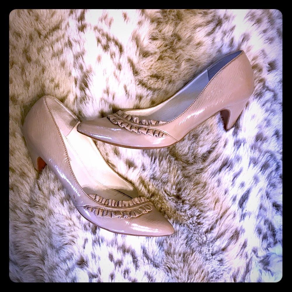 Steve Madden Vintage Style Ruffle Dress shoe